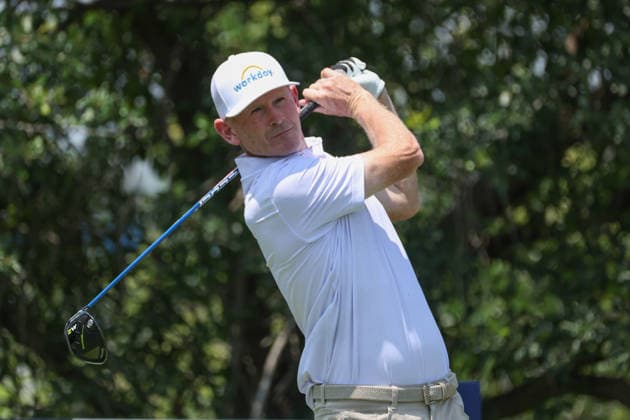 FORT WORTH, TX - MAY 28: Brandt Snedeker (USA) hits from the 9th tee during the Charles Schwab Challenge on May 28, 2026 at Colonial Country Club in Fort Worth, TX. (Photo by George Walker Icon Sportswire) GOLF: MAY 28 PGA, Golf Herren Charles Schwab Challenge EDITORIAL USE ONLY Icon26052846