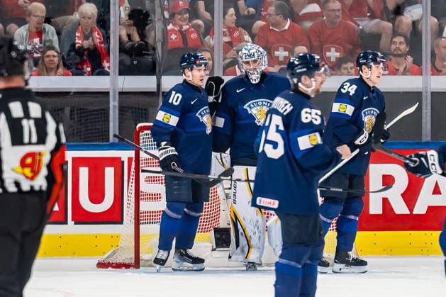 xxkeikkaxx 20260528 Swiss Life Arena, Zurich, Switzerland. IIHF Ice hockey, Eishockey World Championships Quarterfinal match Finland vs Czechia Justus Annunen (31) of Team Finland Henri Jokiharju (10) of Team Finland Aatu Räty (34) of Team Finland Celebrate game victory Photo by Pasi Suokko All Over Press  1.06237136