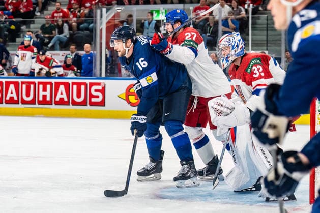 xxkeikkaxx 20260528 Swiss Life Arena, Zurich, Switzerland. IIHF Ice hockey, Eishockey World Championships Quarterfinal match Finland vs Czechia Aleksander Barkov (16) of Team Finland Marek Alscher (27) of Team Czechia Josef Korenar (32) of Team Czechia Photo by Pasi Suokko All Over Press  1.06237133
