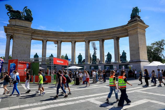 Arsenal Paris Saint Germain Fan Park Fan Park ahead of the Champions League Final between Arsenal and Paris Saint Germain at Heroes Square, Budapest, Hungary on 29 May 2026. Budapest Heroes Square Hungary Editorial use only , Copyright: xChrisxFoxwellx PSI-24346-0003