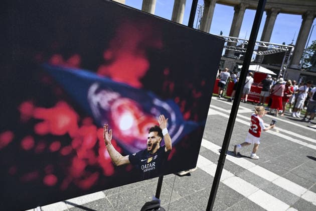 Ahead of the UEFA Champions League final in Budapest BUDAPEST, HUNGARY - MAY 29: English football club Arsenal and French side Paris Saint-Germain fans gather at the fan zone set up in the city center to spend time in experience areas ahead of the UEFA Champions League final match in Budapest, Hungary, on May 29, 2026. Halil Sagirkaya Anadolu Budapest Hungary. Editorial use only. Please get in touch for any other usage.  Copyright: x2026xAnadoluxHalilxSagirkayax