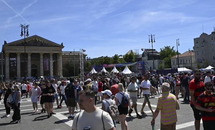 Ahead of the UEFA Champions League final in Budapest BUDAPEST, HUNGARY - MAY 29: English football club Arsenal and French side Paris Saint-Germain fans gather at the fan zone set up in the city center to spend time in experience areas ahead of the UEFA Champions League final match in Budapest, Hungary, on May 29, 2026. Halil Sagirkaya Anadolu Budapest Hungary. Editorial use only. Please get in touch for any other usage.  Copyright: x2026xAnadoluxHalilxSagirkayax