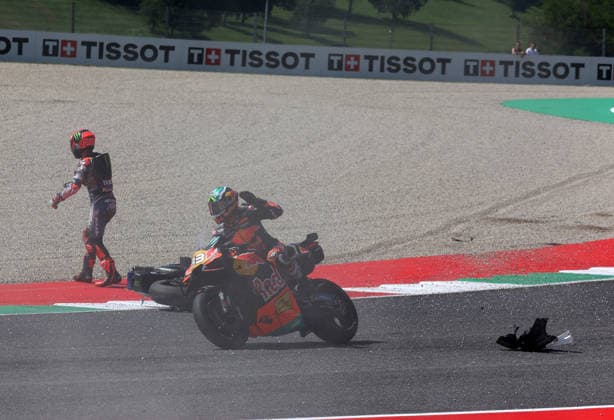 29 05 2026, Autodromo Internazionale del Mugello, Mugello, MotoGP Italian Grand Prix 2026 ,in the picture accident of Fabio Quartararo FRA , Monster Energy Yamaha MotoGP, Brad Binder ZAF , Red Bull KTM Factory Racing Photo by Hasan Bratic DeFodi Images