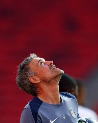 Paris Saint-Germain manager Luis Enrique looks to the skies Paris Saint-Germain Training Session, UEFA Champions League, Final, Football, Puskas Arena, Budapest, Hungary - 29 May 2026Budapest Puskas Arena Hungary EDITORIAL USE ONLY No use with unauthorised audio, video, data, fixture lists, club league logos or live services. Online in-match use limited to 120 images, no video emulation. No use in betting, games or single club league player publications.  Copyright: xKieranxMcManus Shutterstockx 16898279ab