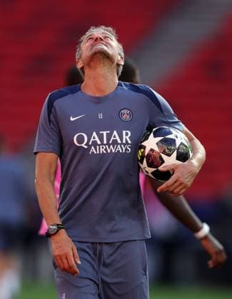 Paris Saint-Germain manager Luis Enrique looks to the skies Paris Saint-Germain Training Session, UEFA Champions League, Final, Football, Puskas Arena, Budapest, Hungary - 29 May 2026Budapest Puskas Arena Hungary EDITORIAL USE ONLY No use with unauthorised audio, video, data, fixture lists, club league logos or live services. Online in-match use limited to 120 images, no video emulation. No use in betting, games or single club league player publications.  Copyright: xKieranxMcManus Shutterstockx 16898279ac