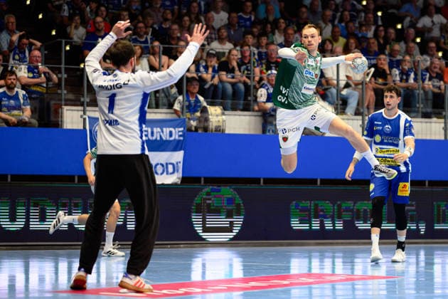 Matija Spikic ThSV Eisenach, 01 against Mathias Gidsel Fuechse Berlin, 19 in jump GER, ThSV Eisenach against Fuechse Berlin, 1 Daikin Handballbundesliga, Handball, Matchday 30, Season 2025 2026, 29 05 2026 GER, ThSV Eisenach against Fuechse Berlin, 1 Daikin Handballbundesliga, Handball, Matchday 30, Season 2025 2026, 29 05 2026 Eisenach Copyright: xEibner-Pressefoto MartinxHerbstx EP_MHT
