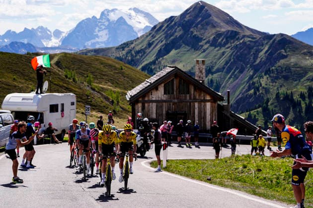 the pack riders during Stage 19 of the Giro dÕItalia, from Feltre to Alleghe, Italy, Friday, May 29, 2026.  Copyright: xFabioxFerrari LaPressex