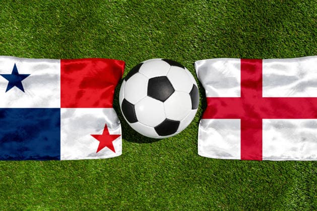 FOTOMONTAGE, Fußball-Weltmeisterschaft 2026: Nationalflaggen von Panama und England mit Fußball auf Rasen. Symbolbild zum WM-Gruppenspiel am 27 Juni bei der FIFA Fussball-Weltmeisterschaft 2026