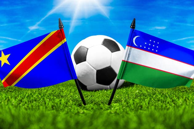 FOTOMONTAGE, Fußball-Weltmeisterschaft 2026: Nationalflaggen von Kongo und Usbekistan mit Fußball auf Rasen. Symbolbild zum WM-Gruppenspiel am 28 Juni bei der FIFA Fussball-Weltmeisterschaft 2026