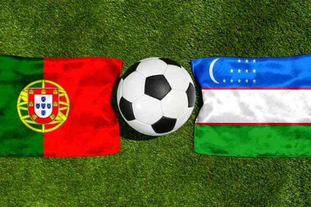 FOTOMONTAGE, Fußball-Weltmeisterschaft 2026: Nationalflaggen von Portugal und Usbekistan mit Fußball auf Rasen. Symbolbild zum WM-Gruppenspiel am 23 Juni bei der FIFA Fussball-Weltmeisterschaft 2026