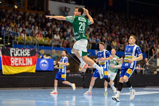 Tim Freihoefer Fuechse Berlin, 20 all alone at the circle Vukasin Antonijevic ThSV Eisenach, 41 , Oskar Joelsson ThSV Eisenach, 03 GER, ThSV Eisenach vs Fuechse Berlin, 1 Daikin Handballbundesliga, Handball, Matchday 30, Season 2025 2026, 29 05 2026 GER, ThSV Eisenach vs Fuechse Berlin, 1 Daikin Handballbundesliga, Handball, Matchday 30, Season 2025 2026, 29 05 2026 Eisenach Copyright: xEibner-Pressefoto MartinxHerbstx EP_MHT