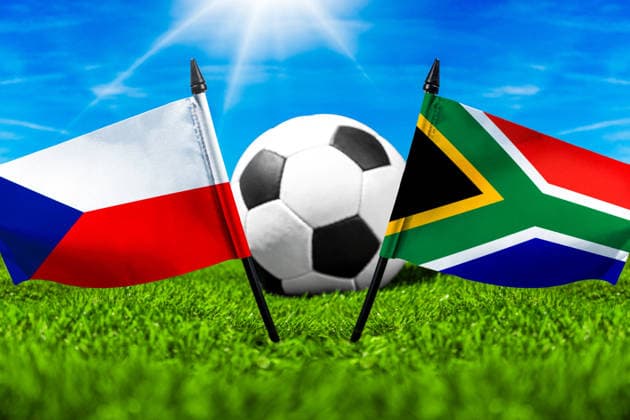 FOTOMONTAGE, Fußball-Weltmeisterschaft 2026: Nationalflaggen von Tschechien und Südafrika mit Fußball auf Rasen. Symbolbild zum WM-Gruppenspiel am 18 Juni bei der FIFA Fussball-Weltmeisterschaft 2026
