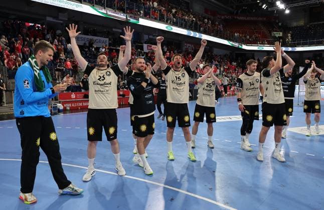 29 05 2026 Handball 1 Bundesliga DAIKIN HBL Season 2025 2026 33 Matchday HC Erlangen Metropolregion Nuremberg HCE Bergischer HC DaMa xdaxmax Cheering Joy after the end of the match Team Bergischer HC team rejoices Joy cheers