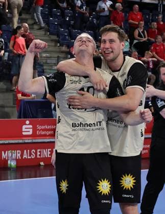 29 05 2026 Handball 1 Bundesliga DAIKIN HBL Season 2025 2026 33 Matchday HC Erlangen Metropolregion Nuremberg HCE Bergischer HC DaMa xdaxmax Cheering Joy after the end of the match Team Bergischer HC team rejoices Joy cheers Fynn Hangstein 10, Bergischer HC Lars Kooij 15, Bergischer HC