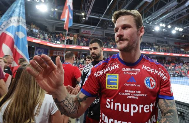 29 05 2026 Handball 1 Bundesliga DAIKIN HBL Season 2025 2026 33 Matchday HC Erlangen Metropolregion Nuremberg HCE Bergischer HC DaMa xdaxmax Hampus Olsson 67, HC Erlangen HCE high-fives with fans