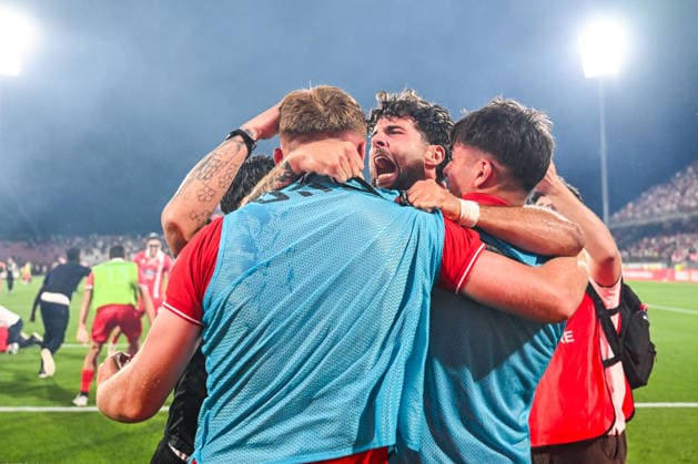 Monza v Catanzaro - Serie B Playoff Final Patrick Cutrone of AC Monza celebrates with fans after receiving the prize for most improved player in Serie B during the Italian Serie BKT second leg final football match between AC Monza and US Catanzaro at U-Power Stadium in Monza, Italy, on May 29, 2026. Monza Italy  Copyright: xTizianoxBallabiox originalFilename:ballabio-acmonzaa260529_npdME
