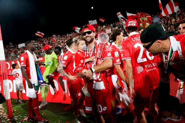 Monza v Catanzaro - Serie B Playoff Final Patrick Cutrone celebrates Serie A promotion during the Serie B match between AC Monza and Catanzaro at U-Power Stadium in Monza, Italy, on May 29, 2026. Monza Italy  Copyright: xMairoxCinquettix originalFilename:cinquetti-acmonzav260529_np78Q