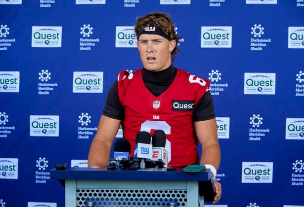 New York quarterback Jaxson Dart (6) address the media during organized team activities at the Quest Diagnostics Training Center in East Rutherford, New Jersey on Friday, May 29, 2026. CSM East Rutherford United States - ZUMAc04_ 20260529_zma_c04_051 Copyright: xDuncanxWilliamsx