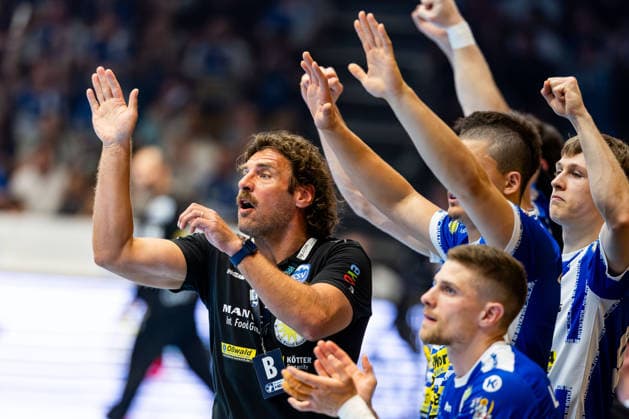 29 05 2026, GER, Handball, Men, Season 25 26, Daikin 1 Bl, 30 Matchday, ThSV Eisenach Fuechse Berlin Sebastian Hinze ThSV Eisenach,Coach together with his team Team 99817 Eisenach Werner Assmann Halle Am Sportp Thueringen Germany