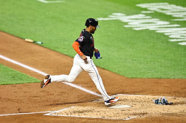 Miami Marlins v New York Mets - MLB, Baseball Herren, USA Marcus Semien of the New York Mets scores on a throwing error during the fourth inning of a baseball game against the Miami Marlins at Citi Field in Corona, New York, on May 29, 2026. Flushing United States  Copyright: xGordonxDonovanx originalFilename:donovan-mlbmiami260529_npb1E.jpg