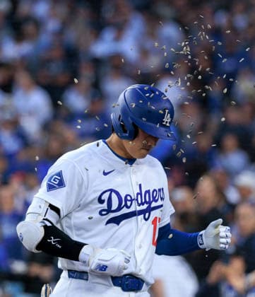 May 29, 2026, Los Angeles, California, USA: SHOHEI OHTANI (17) of the Los Angeles Dodgers is shower with sunflower seeds after hitting a solo home run in the third inning during a regular season MLB, Baseball Herren, USA game against the Philadelphia Phillies on Friday at Dodger Stadium in Los Angeles. The Dodgers defeated the Phillies, 4-2. Los Angeles USA - ZUMAp124 20260529_zaa_p124_018 Copyright: xJavierxRojasx