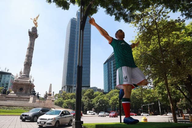 Mexico City continues its preparations to host 2026 FIFA World Cup, WM, Weltmeisterschaft, Fussball MEXICO CITY, MEXICO - MAY 29: A large-scale sculpture created by Mexican artists, representing a football player, is displayed on Paseo de la Reforma, in Mexico City, Mexico on May 29, 2026. Mexico City continues its preparation to host FIFA World Cup matches for the third time, having previously hosted the tournament in 1970 and 1986, as Mexico co-hosts the upcoming edition alongside the United States and Canada. Daniel Cardenas Anadolu Mexico City Mexico. Editorial use only. Please get in touch for any other usage. Copyright: x2026xAnadoluxDanielxCardenasx
