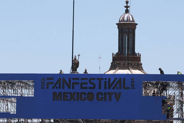 Mexico City continues its preparations to host 2026 FIFA World Cup, WM, Weltmeisterschaft, Fussball MEXICO CITY, MEXICO - MAY 29: Workers carry out preparations for the FIFA Fan Festival ahead of the FIFA World Cup 2026, at Zocalo square, in Mexico City, Mexico on May 29, 2026. Mexico City continues its preparation to host FIFA World Cup matches for the third time, having previously hosted the tournament in 1970 and 1986, as Mexico co-hosts the upcoming edition alongside the United States and Canada. Daniel Cardenas Anadolu Mexico City Mexico. Editorial use only. Please get in touch for any other usage. Copyright: x2026xAnadoluxDanielxCardenasx