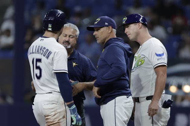 May 29, 2026, St. Petersburg, Florida, USA: Tampa Bay Rays shortstop Ben Williamson is evaluated by staff after getting hit by a ball in the sixth inning in the game against the Los Angeles Angels on Friday, May 29, 2026 in St. Petersburg. St. Petersburg USA - ZUMAs70_ 20260529_zan_s70_021 Copyright: xLuisxSantanax