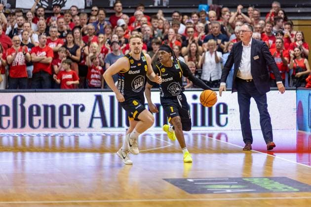 Lucas Mayer Bozic Estriche Knights Kirchheim, 08 Phillip Montreal Russell Bozic Estriche Knights Kirchheim, 01 Branislav Ignjatovic Giessen 46ers, Headcoach GER, Giessen46ers vs Bozic Estriche Knights Kirchheim, BARMER 2 Basketball Bundesliga, Playoffs Semifinal Game 4, Season 2025 2026, 29 05 2026 GER, Giessen46ers vs Bozic Estriche Knights Kirchheim, BARMER 2 Basketball Bundesliga, Playoffs Semifinal Game 4, Season 2025 2026, 29 05 2026 Giessen Copyright: xEibner-Pressefoto NinaxSanderx EP_NSR