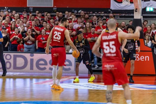 Viktor Kovacevic Giessen 46ers, 25 Phillip Montreal Russell Bozic Estriche Knights Kirchheim, 01 Simon Krajcovic Giessen 46ers, 55 Tylan James Pope Bozic Estriche Knights Kirchheim, 09 GER, Giessen46ers vs Bozic Estriche Knights Kirchheim, BARMER 2 Basketball Bundesliga, Playoffs Semifinal Game 4, Season 2025 2026, 29 05 2026 GER, Giessen46ers vs Bozic Estriche Knights Kirchheim, BARMER 2 Basketball Bundesliga, Playoffs Semifinal Game 4, Season 2025 2026, 29 05 2026 Giessen Copyright: xEibner-Pressefoto NinaxSanderx EP_NSR