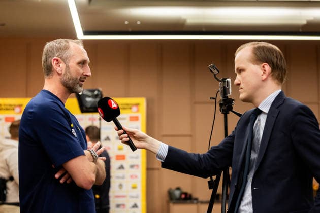 260530 Assistant coach Andreas Georgson of the Swedish national football team is interviewed by TV4 during a press event on May 30, 2026 in Stockholm Photo Axel Boberg BILDBYRAN COP 258 AX0106 fotboll football soccer fotball landskamp sverige sweden sverige a fifa world cup vm bbeng  Copyright: AXELxBOBERG BB260530AX018