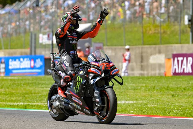 IPA85178019 - Marco Bezzecchi ITA Aprilia Racing Aprilia greets the fans at the Mugello International Circuit during Gran Premio d Italia Qualifying Nr. 1 and 2, MotoGP World Championship, WM, Weltmeisterschaft in Mugello, Italy, May 30 2026  Copyright: xAlessioxMarini IPAxSportx xx 85178019