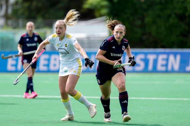 v li Laura Saenger HTHC, 8 , Charlotte Gerstenhöfer MHC, 28 , duel, duel, tackle, tackling, dynamics, action, action, 30 05 2026, Bonn Germany , field hockey, German Championship, semi-final, women, Mannheimer HC Harvestehuder THC xozx