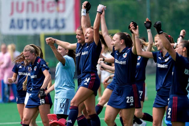 Players of Mannheimer HC MHC , cheering after the final whistle, joy about the victory, winner, winner, cheers, cheering, cheerful, positive, happy, rejoicing, optimistic, highlight, action, action, 30 05 2026, Bonn Germany , Hockey, German Championship, semi-final, Women, Mannheimer HC Harvestehuder THC xozx