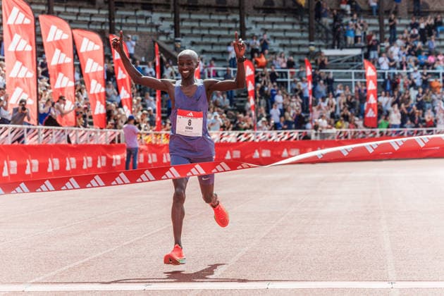 260530 Edwin Kiptoo, Kenya, cheers during the Stockholm Marathon on May 30, 2026 in Stockholm  Copyright: KENTAxJÖNSSON BB260530KJ021
