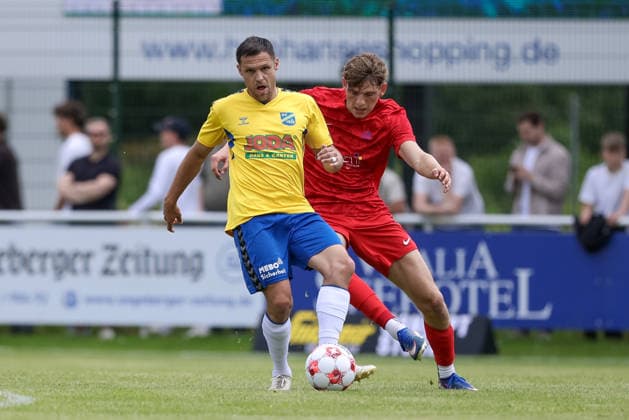 from left Mirko Boland SV Todesfelde, 31 and Hugo Weber Blumenthaler SV, 27 in duel, duel, dynamics, action, action, match scene, 30 05 2026, Todesfelde Germany , football, promotion round Regionalliga Nord, SV Todesfelde Blumenthaler SV xobx