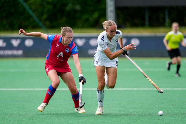 v li Lena Micheel GTHGC, 10 , Lisa Nolte DHC, 17 , duel, duel, tackle, tackling, dynamics, action, action, 30 05 2026, Bonn Germany , field hockey, German Championship, semi-final, women, Großflottbeker THGC Düsseldorfer HC xozx