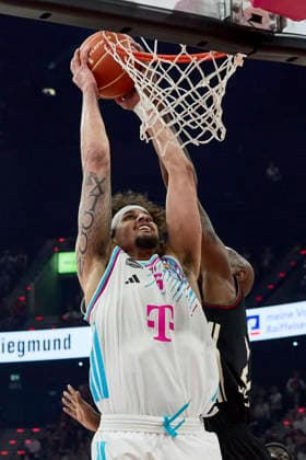 German Basketball Bundesliga BBL , FC Bayern Munich Basketball vs TELEKOM BASKETS Bonn, Munich FC Bayern Basketball, Bonn TELEKOM BASKETS, 2026 05 30 in Munich SAP Garden KESSENS Michael TELEKOM BASKETS Bonn Center C Nr6 BON6 , MIKE Isiaha FC Bayern Munich Basketball Power Forward PF Nr22 FCBB22 sportworld Munich SAP Garden Bayern Germany