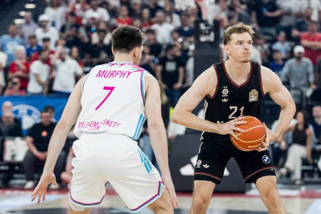MUNICH, GERMANY - MAY 30: Justus Hollatz (FC Bayern Muenchen, 21) controls the ball against Grayson Murphy (Telekom Baskets Bonn, 7) during the easyCredit Basketball Bundesliga Playoffs Semi-final match 1 between FC Bayern Muenchen vs. Telekom Baskets Bonn at SAP Garden on match 1 of easyCredit Basketball Bundesliga Playoffs Semi-final on May 30, 2026 in Munich, Germany. Bavaria Germany Copyright: xSteffiexWunderlx