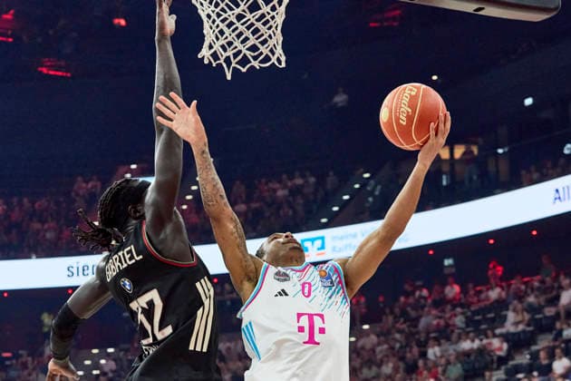 German Basketball Bundesliga BBL , FC Bayern Munich Basketball vs TELEKOM BASKETS Bonn, Munich FC Bayern Basketball, Bonn TELEKOM BASKETS, 2026 05 30 in Munich SAP Garden FINCH Jalen TELEKOM BASKETS Bonn Point Guard PG Nr0 BON0 , GABRIEL Wenyen FC Bayern Munich Basketball Center C Nr32 FCBB32 sportworld Munich SAP Garden Bayern Germany