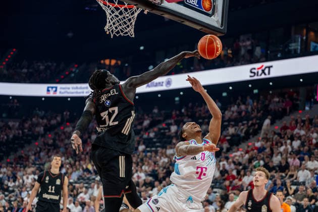 Wenyen Gabriel 32 FC Bayern Basketball in duel with Jalen Finch 0 Telekom Baskets Bonn , FC Bayern Basketball vs Telekom Baskets Bonn, BBL, Semifinal 1, 30 05 2026 Munich Bavaria Germany Copyright: xkolbert-press UlrichxGamelx