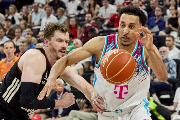 German Basketball Bundesliga BBL , FC Bayern Munich Basketball vs TELEKOM BASKETS Bonn, Munich FC Bayern Basketball, Bonn TELEKOM BASKETS, 2026 05 30 in Munich SAP Garden AMINU Joel TELEKOM BASKETS Bonn Shooting Guard SG Nr21 BON21 , OBST Andreas FC Bayern Munich Basketball Shooting Guard SG Nr13 FCBB13 sportworld Munich SAP Garden Bayern Germany