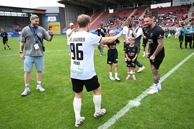 30 05 2026, xsvx, Football Langholz Cup 2026, f l Oliver Oli Pocher MMA fighter Christian Eckerlin Wiesbaden