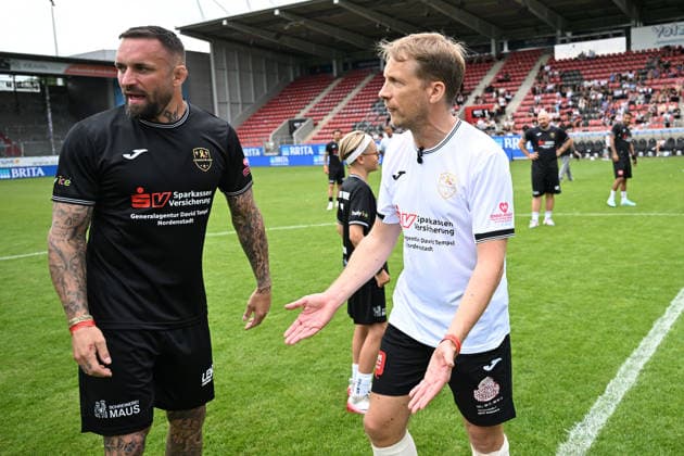 30 05 2026, xsvx, Football Langholz Cup 2026, f l Oliver Oli Pocher MMA fighter Christian Eckerlin Wiesbaden