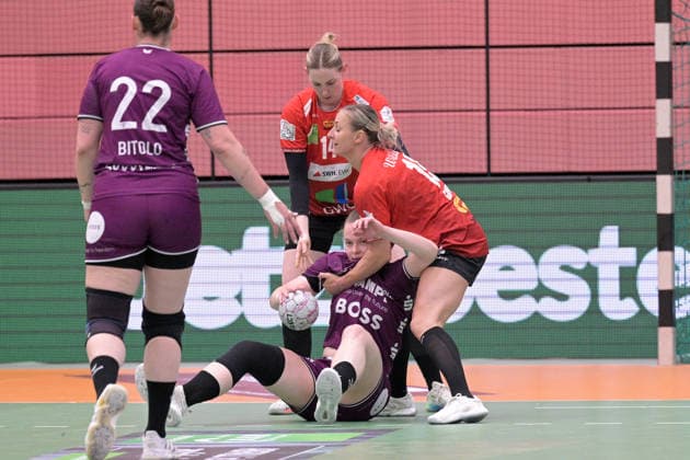 Tina Wagenlader SV Union Halle Neustadt, 14 and Lea Gruber SV Union Halle Neustadt, 19 against Ida Petzold TusSies Metzingen, 08 on with ball TusSies Metzingen vs SV Union Halle Neustadt , Handball, Alsco HBF, 7 Play Off League Matchday, Season 2025 2026, 30 05 2026 TusSies Metzingen vs SV Union Halle Neustadt , Handball, Alsco HBF, 7 Play Off League Matchday, Season 2025 2026, 30 05 2026 Tuebingen Copyright: xEibner-Pressefoto TobiasxBaurx EP_TBR