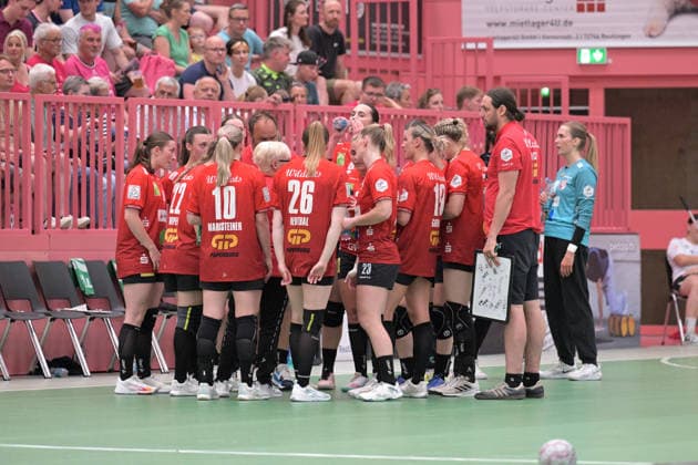Time Out SV Union Halle Neustadt TusSies Metzingen vs SV Union Halle Neustadt , Handball, Alsco HBF, 7 Play Off League Matchday, Season 2025 2026, 30 05 2026 TusSies Metzingen vs SV Union Halle Neustadt , Handball, Alsco HBF, 7 Play Off League Matchday, Season 2025 2026, 30 05 2026 Tuebingen Copyright: xEibner-Pressefoto TobiasxBaurx EP_TBR
