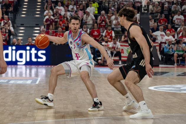 Grayson Murphy 7 Telekom Baskets Bonn in duel with Neno Dimitrijevic 0 FC Bayern Basketball , FC Bayern Basketball vs Telekom Baskets Bonn, BBL, Semifinal 1, 30 05 2026 Munich Bavaria Germany Copyright: xkolbert-press UlrichxGamelx