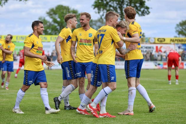 SV Todesfelde players with goal celebration, cheering, jubilant, optimistic, game scene, highlight, joy about the goal to 2 0, 30 05 2026, Todesfelde Germany , football, promotion round Regionalliga Nord, SV Todesfelde Blumenthaler SV xobx