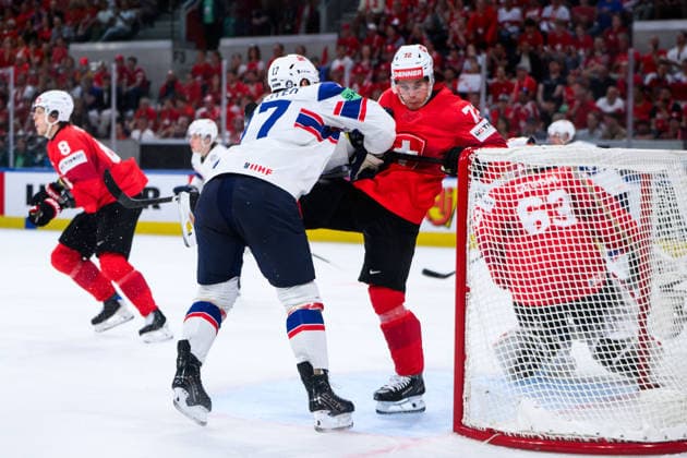 260530 Eirik Salsten of Norway and Dominik Egli of Switzerland during the 2026 IIHF Ice Hockey World Championship semifinal match between Switzerland and Norway on May 30, 2026 in Zürich Photo Jesper Zerman BILDBYRAN kod JZ JZ0737 ishockey ice hockey ishockey vm 2026 vm 2026 iihf world championship semifinal semifinals switzerland schweiz norge norway bbeng norge norway  Copyright: JESPERxZERMAN BB260530JZ017