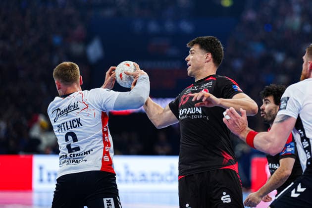 Simon Pytlick SG Flensburg Handewitt, 02 , Aaron Mensing MT Melsungen, 33 GER, MT Melsungen vs SG Flensburg Handewitt, Handball, EHF European League, Semi-final, Season 2025 2026, 30 05 2026 GER, MT Melsungen vs SG Flensburg Handewitt, Handball, EHF European League, Semi-final, Season 2025 2026, 30 05 2026 Hamburg Copyright: xEibner-Pressefoto MarcelxvonxFehrnx EP_MFN